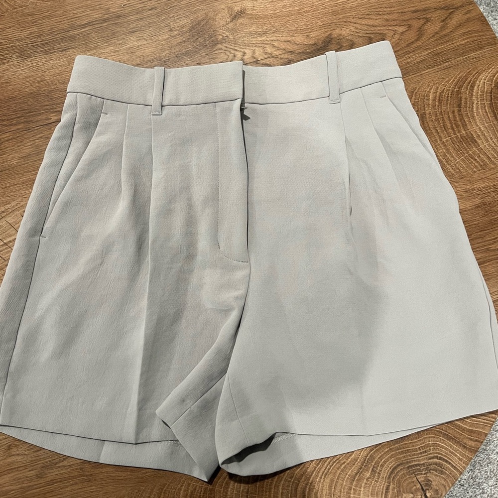 Aritzia Gray Bermuda Shorts Tailored and Sophisticated